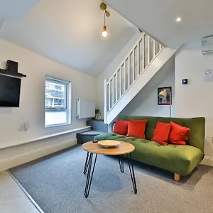  Apartment Stayright Cosy Mezzanine Flat In Vibrant Area - Walking Distance To Central